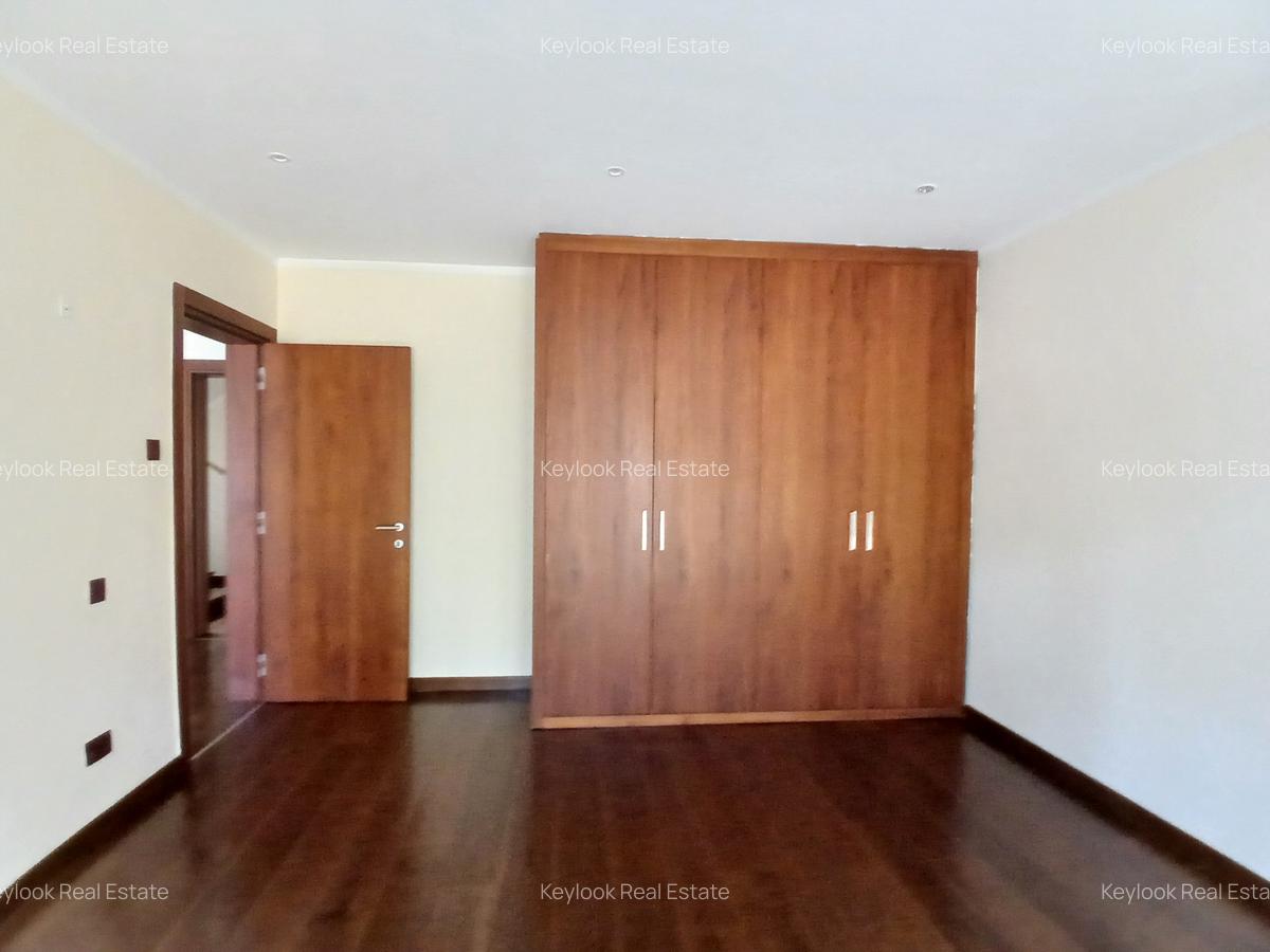 5 Bed Townhouse with En Suite at Lavington Green - 15