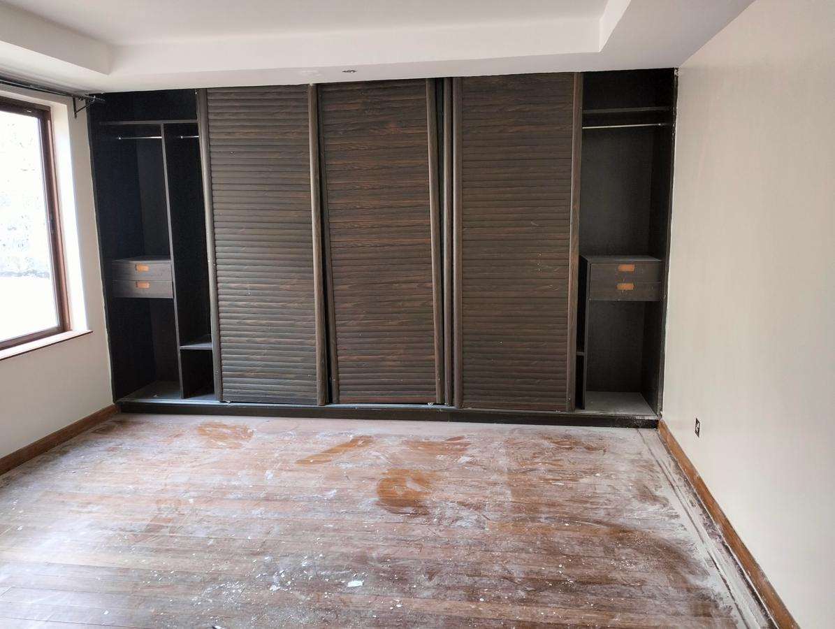 5 Bed Townhouse with En Suite in Westlands Area - 12