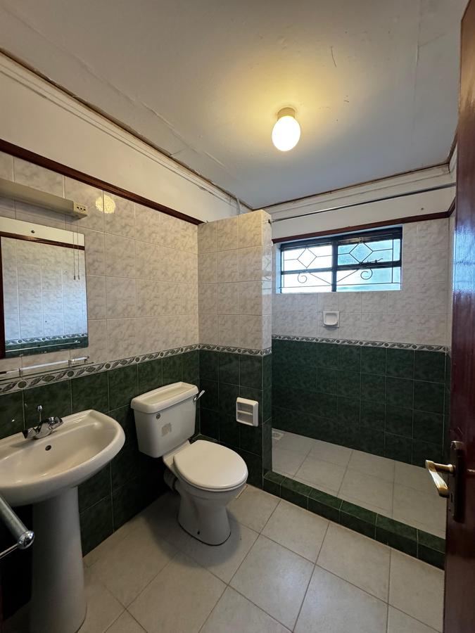 4 Bed Townhouse with En Suite in Brookside - 10
