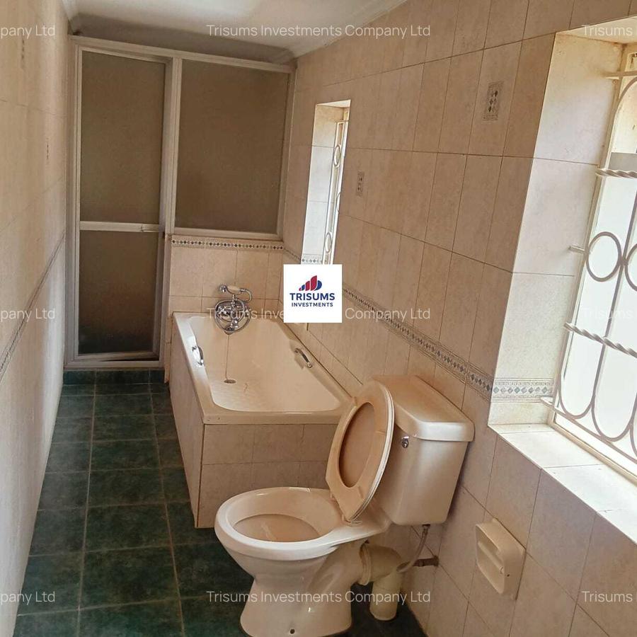 5 Bed House with En Suite in Westlands Area - 16