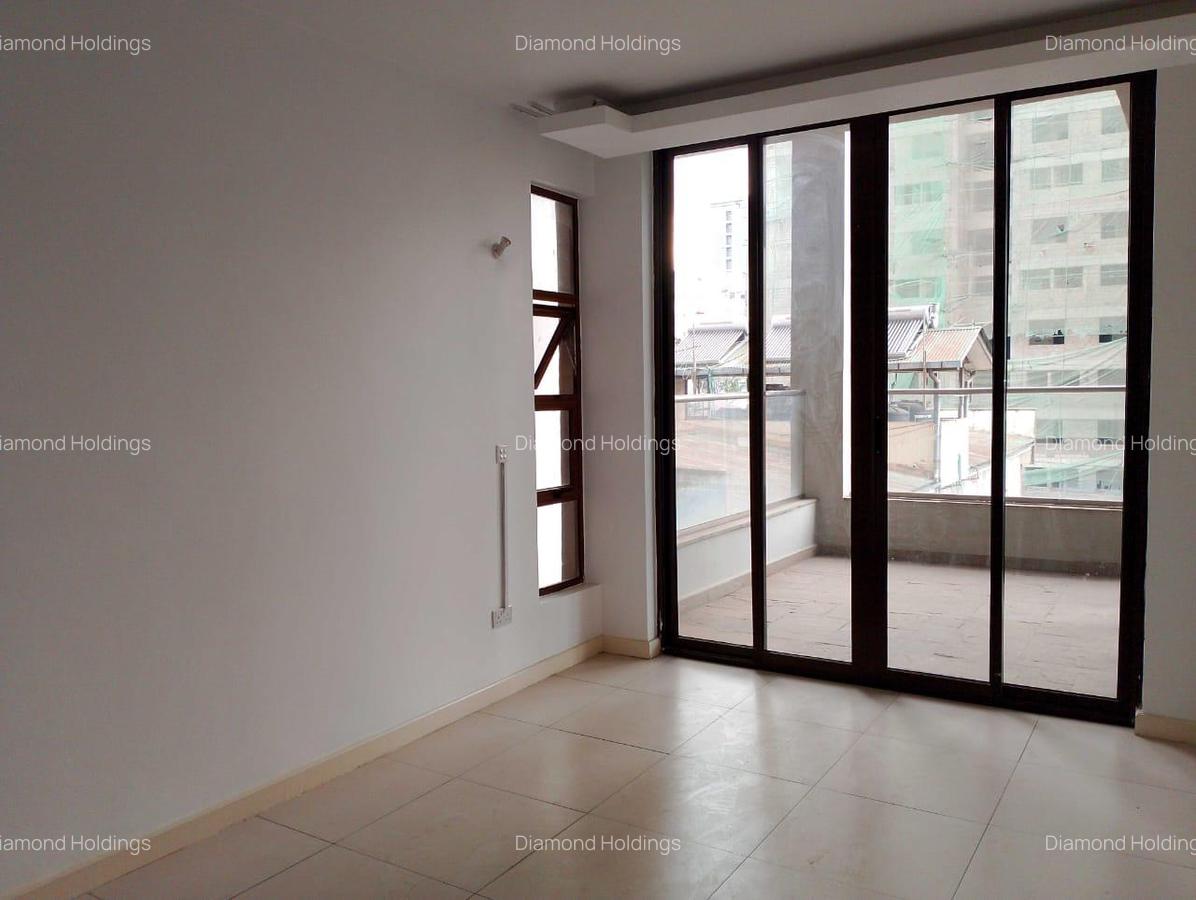 3 Bed Apartment with En Suite at Parklands - 2