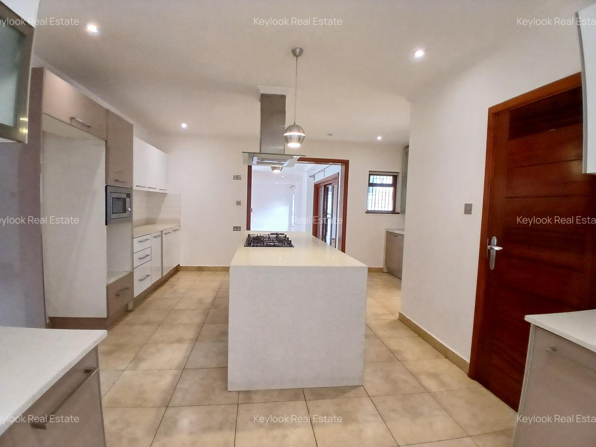 5 Bed Townhouse with En Suite at Lavington - 10