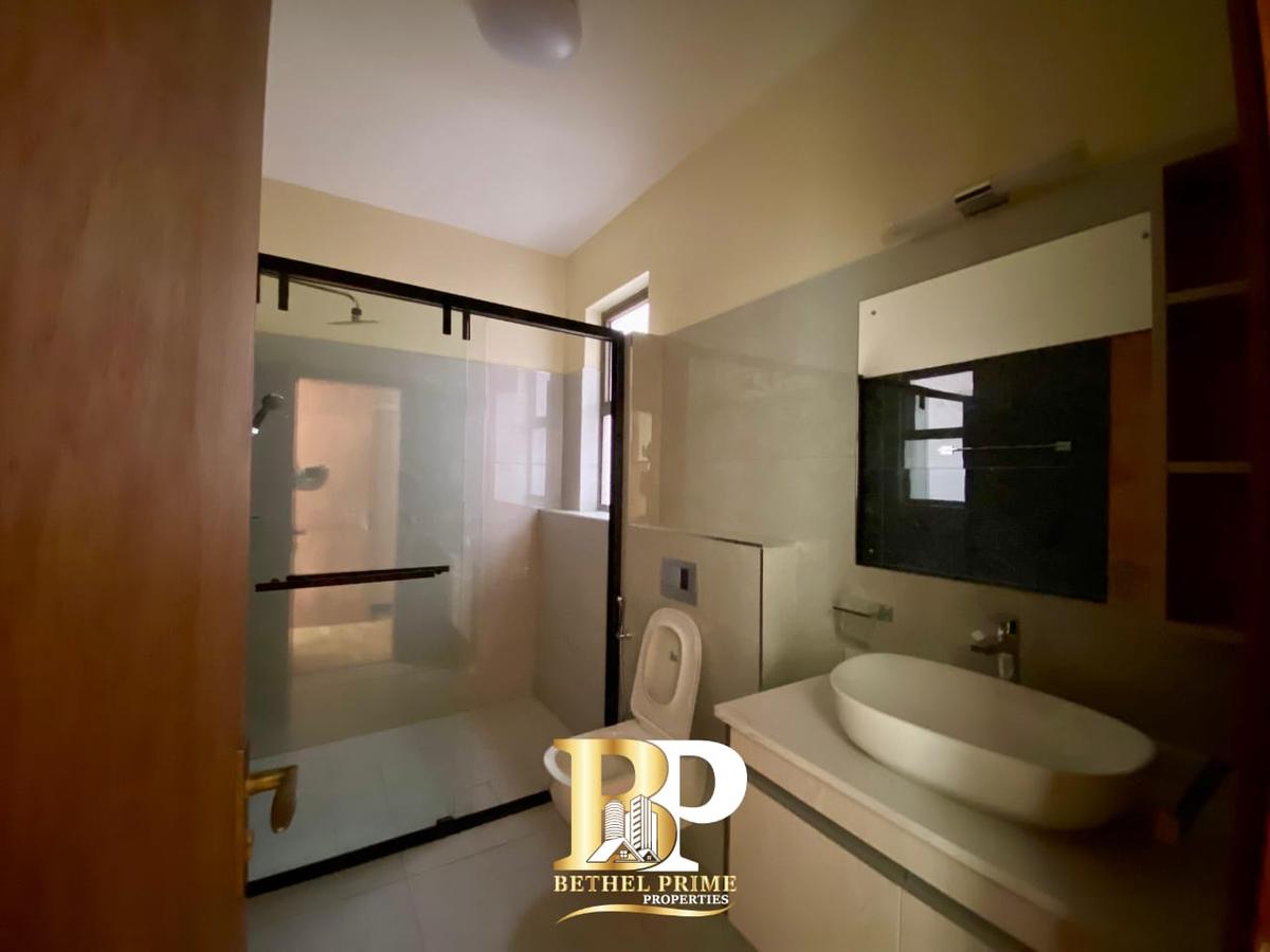 4 Bed Apartment with En Suite in General Mathenge - 14