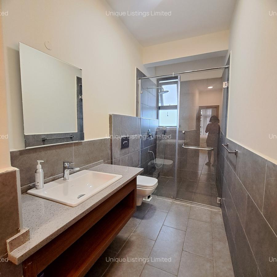 Serviced 3 Bed Apartment with En Suite in Spring Valley - 14