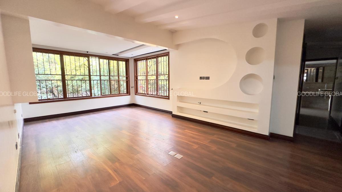 7 Bed House with En Suite at Kyuna - 10