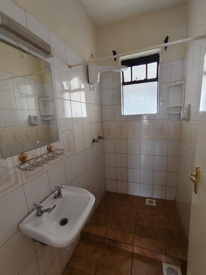 Serviced 4 Bed Apartment with En Suite in Westlands Area - 11