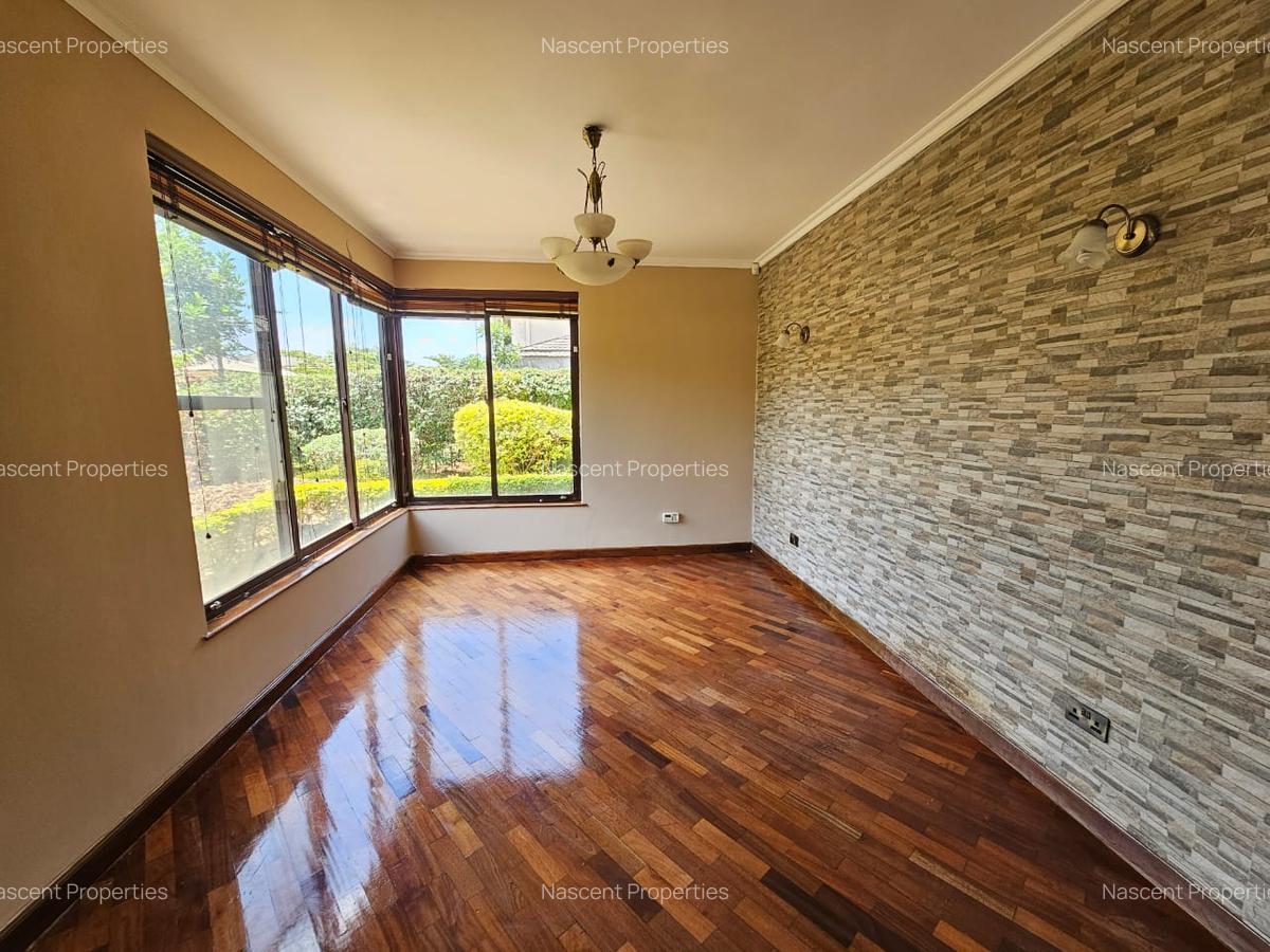 4 Bed Townhouse with En Suite in Ridgeways - 12