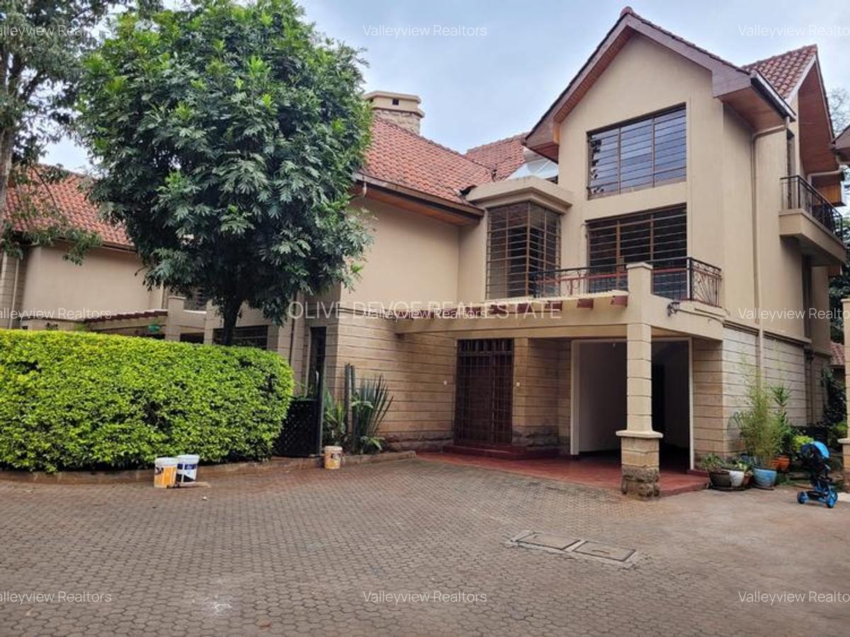 6 Bed Townhouse with En Suite at Lavington - 5