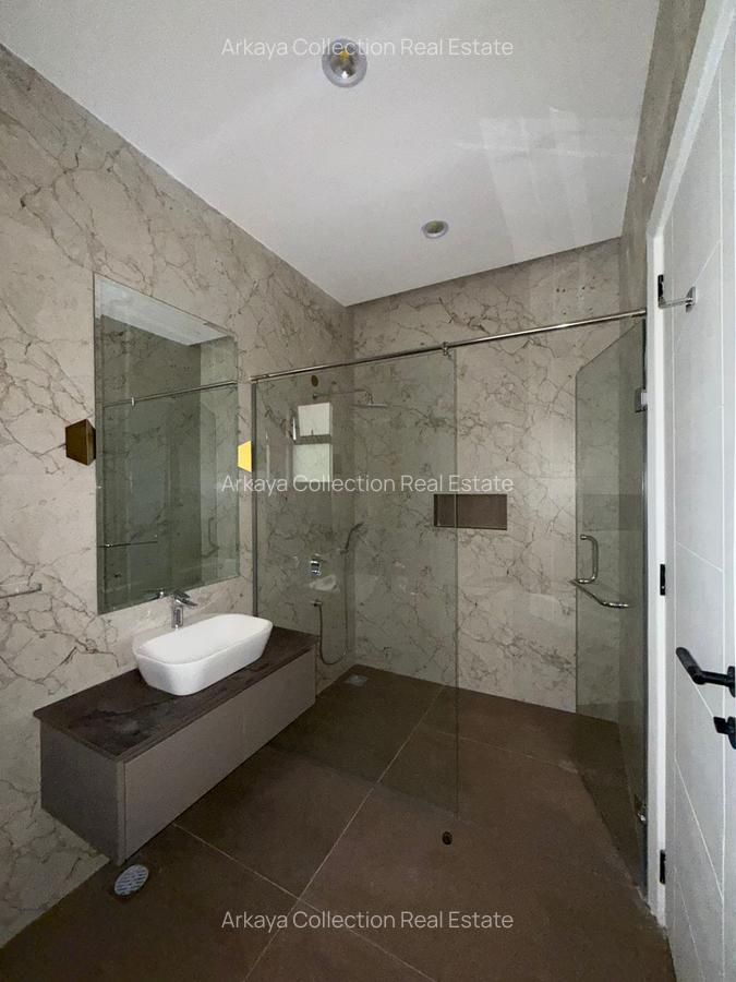 5 Bed Townhouse with En Suite in Lavington - 9