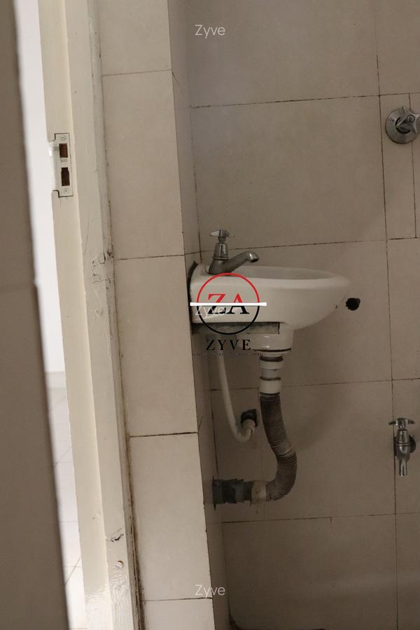 Studio Apartment with En Suite at Kilimani - 4