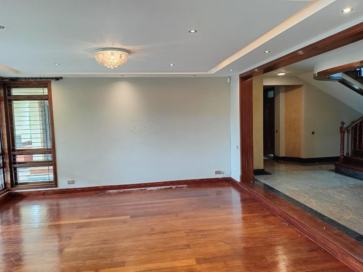 5 Bed House with En Suite in Runda - 9