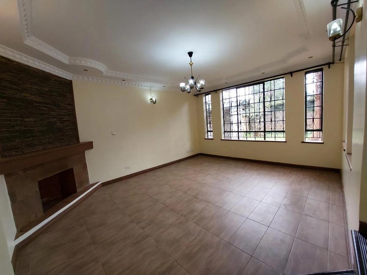 5 Bed House with En Suite in Lavington - 2