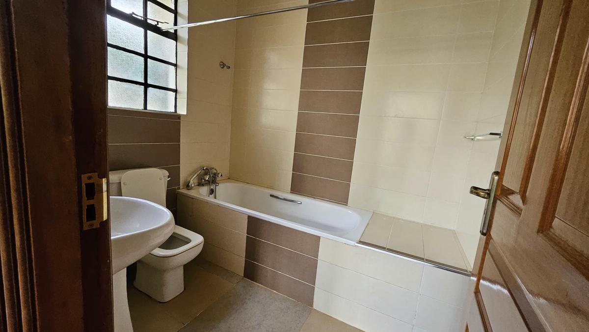4 Bed Townhouse with En Suite in Kiambu Road - 11
