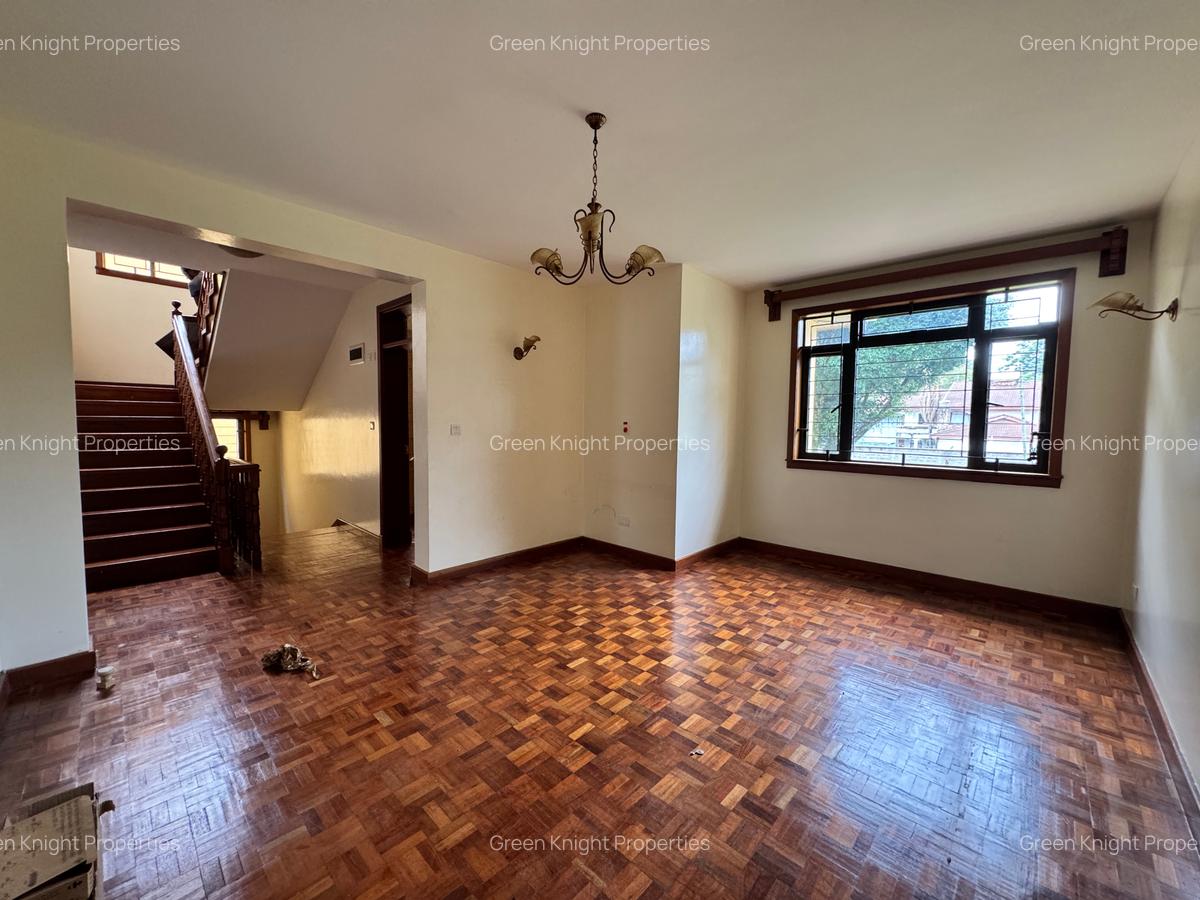 5 Bed Townhouse with En Suite in Lavington - 4