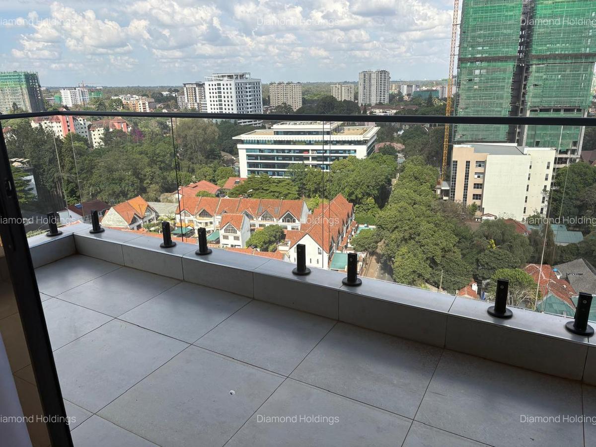 3 Bed Apartment with En Suite at Brookside - 8