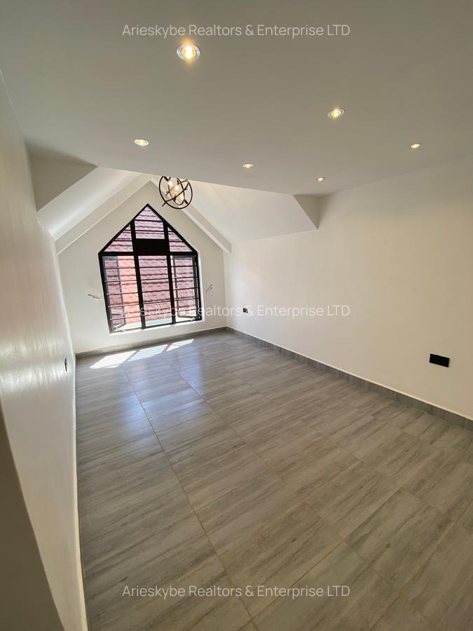 4 Bed House with En Suite in Membley - 9