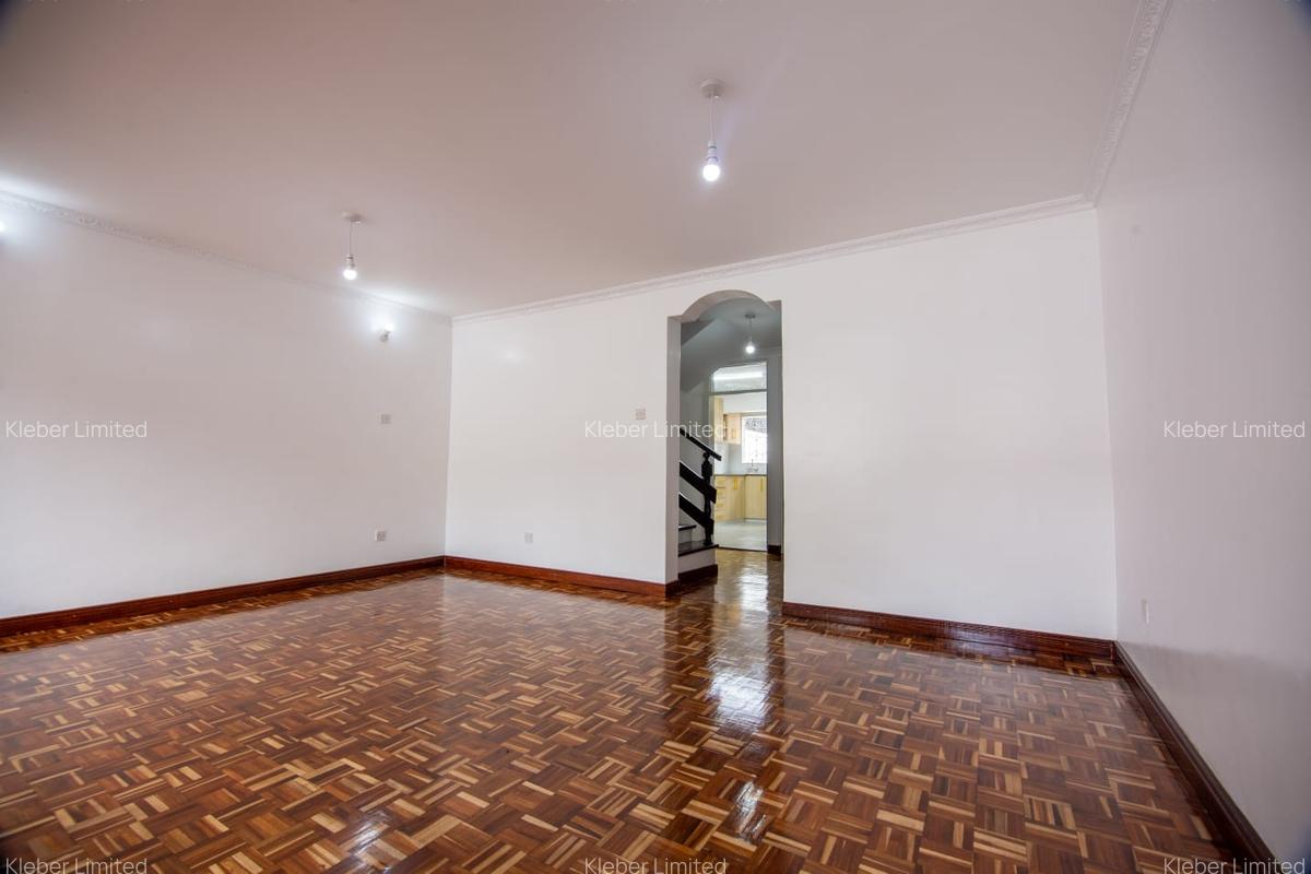 4 Bed House with En Suite in Lavington - 15