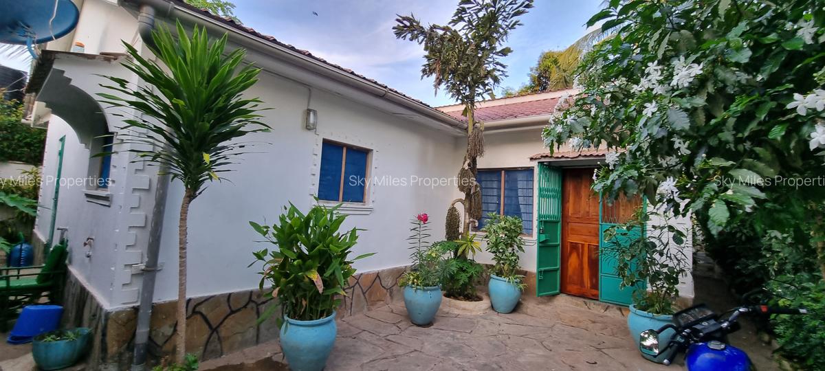 4 Bed House with En Suite at Broadway - 18