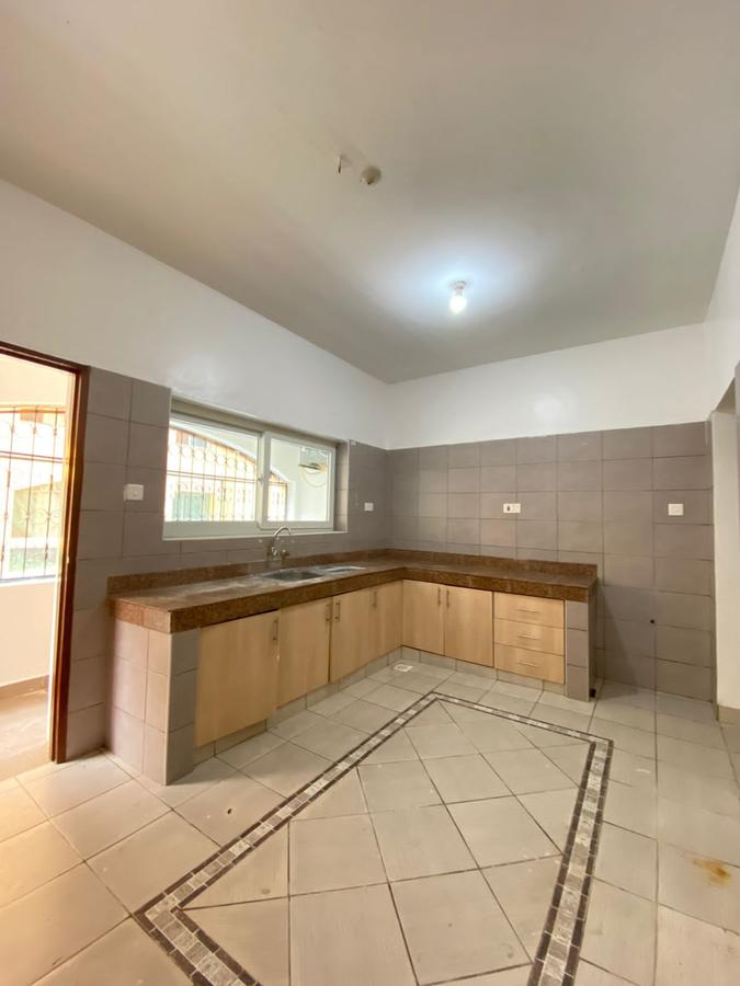 3 Bed Apartment with En Suite at Beach Road - 2