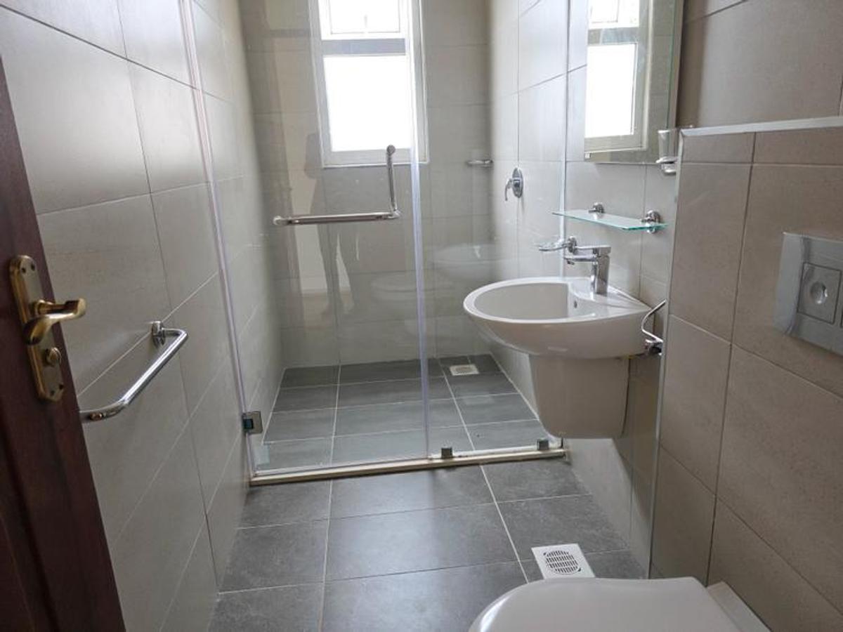 5 Bed Townhouse with En Suite at Runda - 10