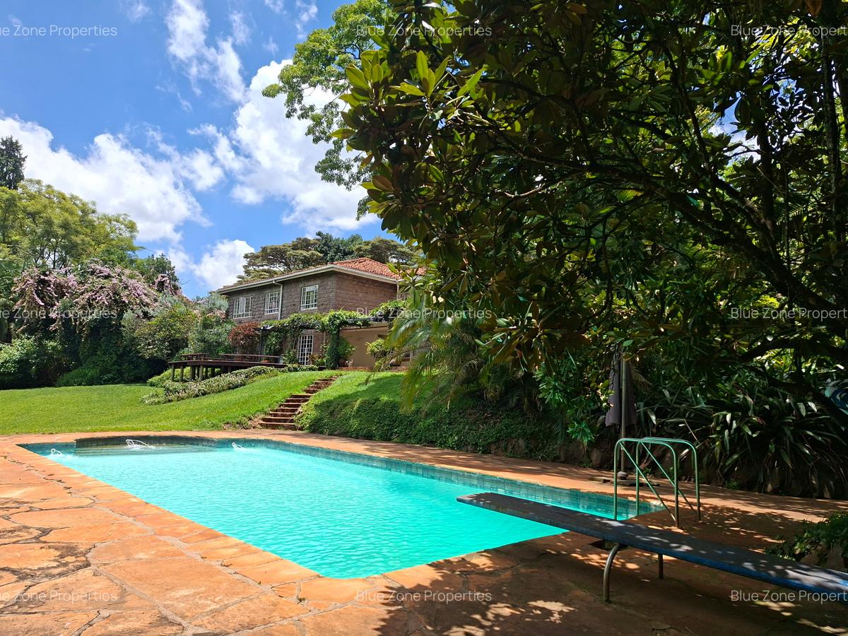 5 Bed House with En Suite at Off Ridgeways Rd - 1