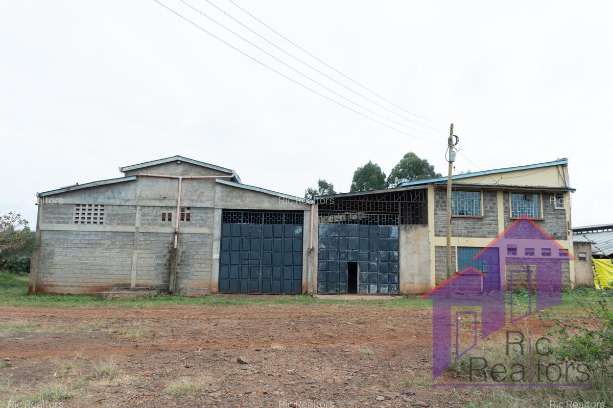 10,000 ft² Warehouse at Maragua Town - 1