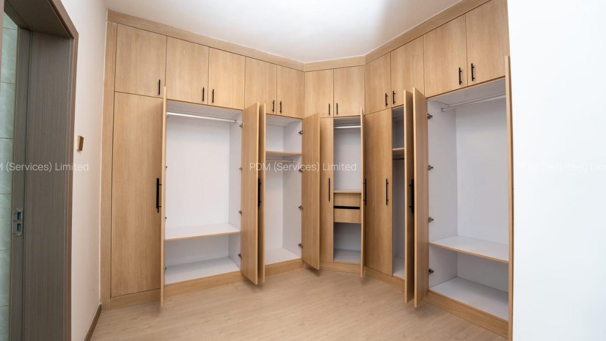 4 Bed Apartment with En Suite at Ole Dume Road - 6