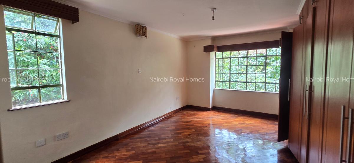 4 Bed Townhouse with En Suite at Lavington Off Convent - 20