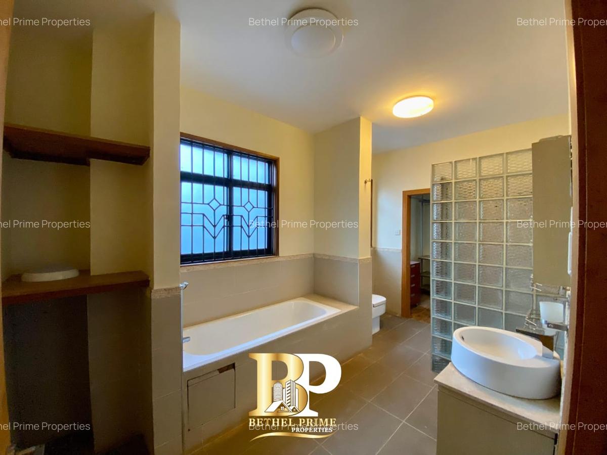 5 Bed Villa with En Suite in Kyuna - 10