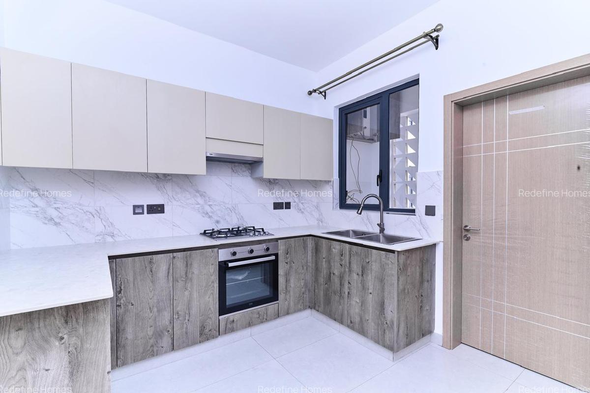 2 Bed Apartment with Gym in Brookside - 6
