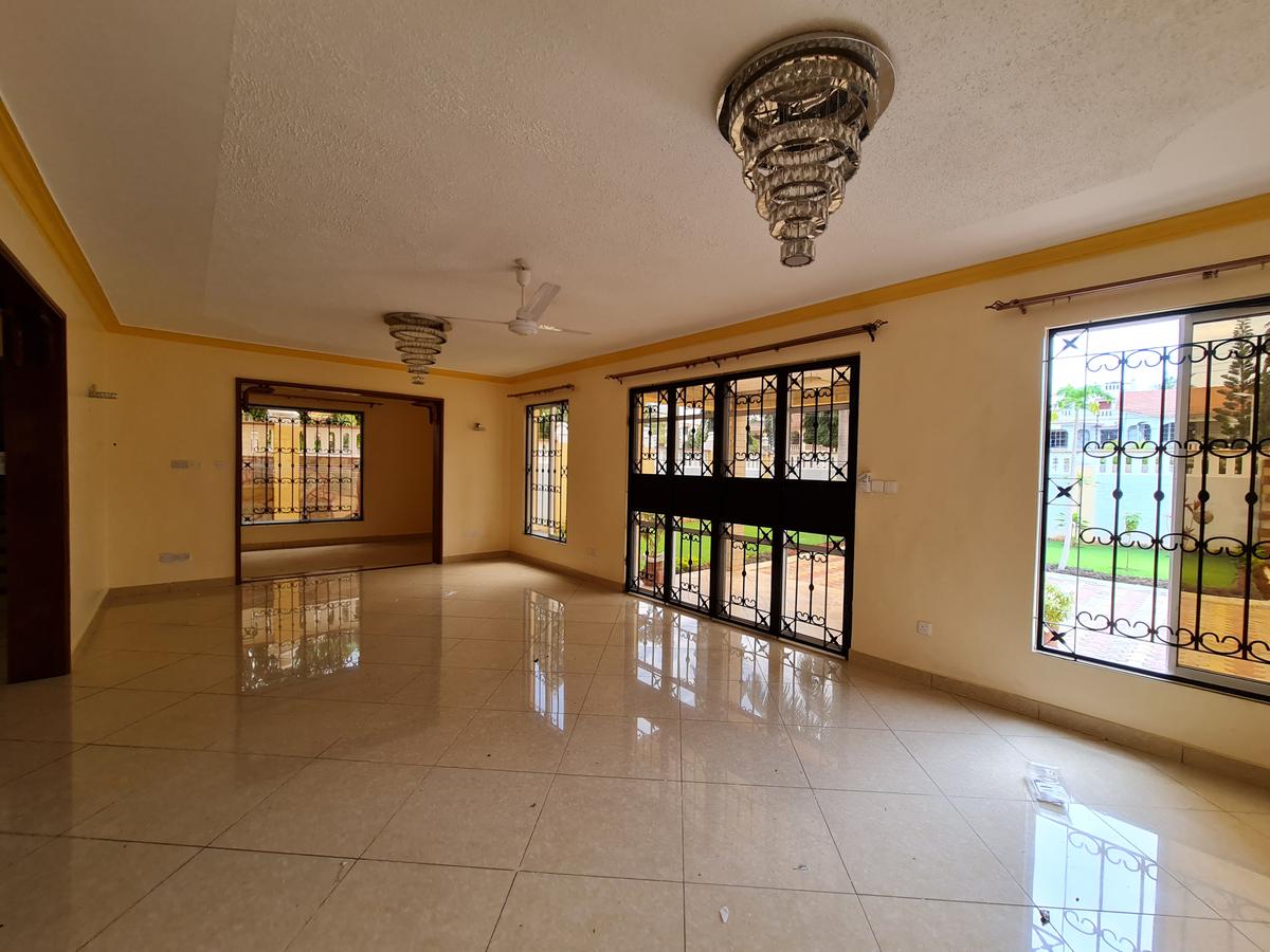 4 Bed House with En Suite in Nyali Area - 8