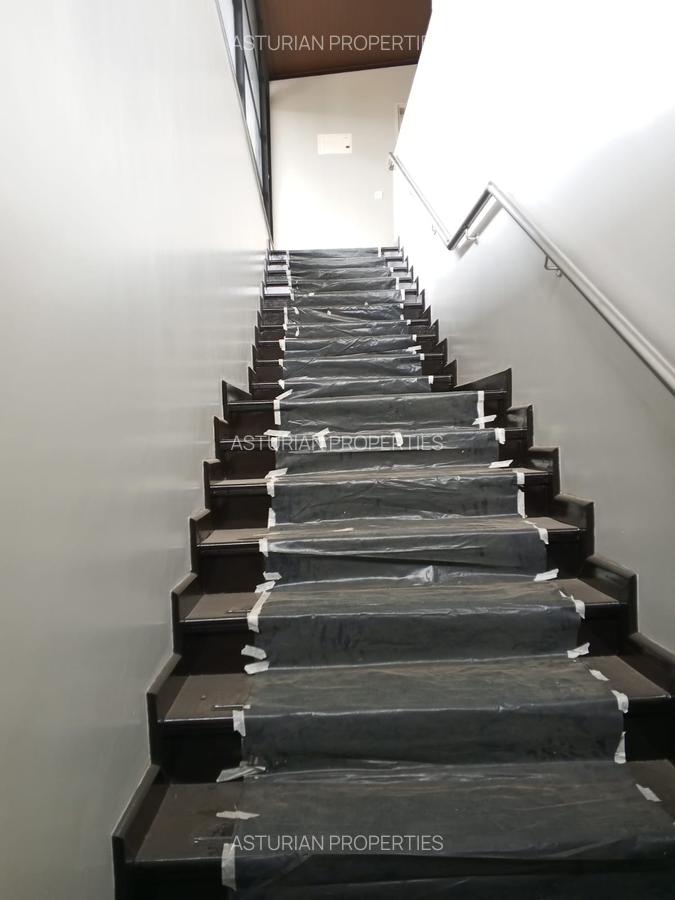 4 Bed Townhouse with En Suite in Runda - 5