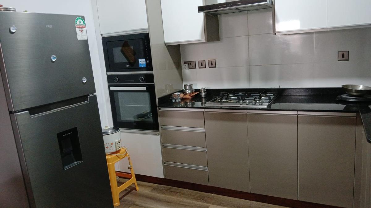 furnished 2 bed apartment with en suite at parklands