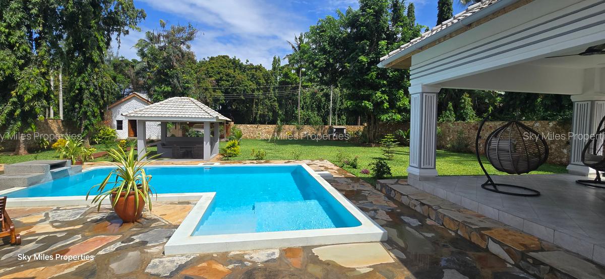 3 Bed Villa with En Suite at La-Marina - 5