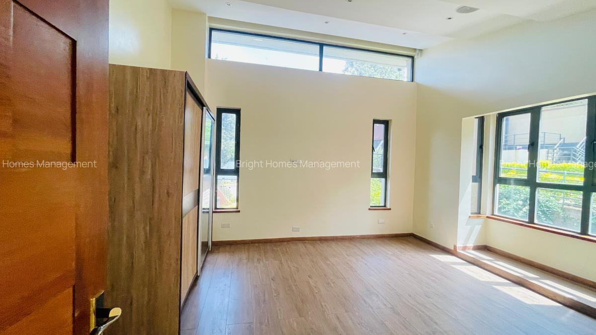 5 Bed Villa with En Suite in Spring Valley - 13