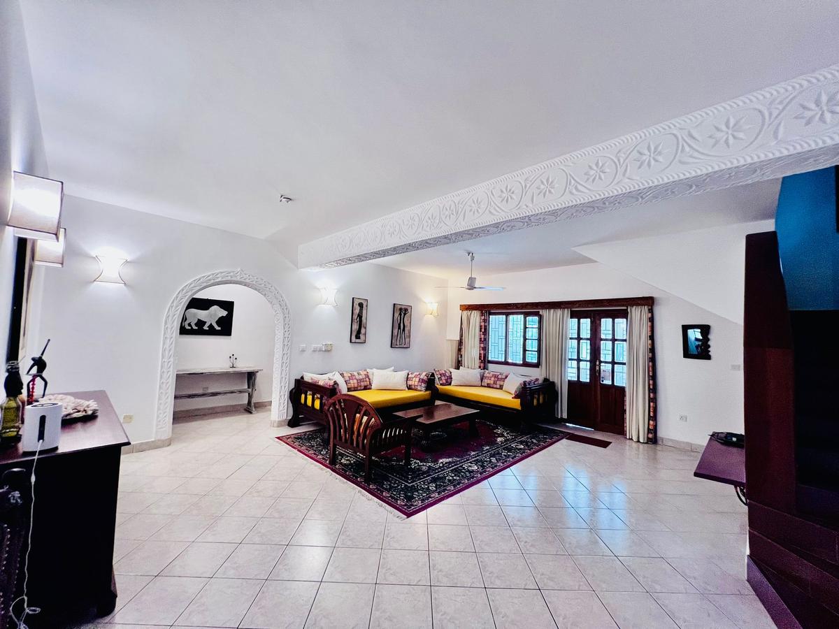 5 Bed Villa with En Suite in Watamu - 11