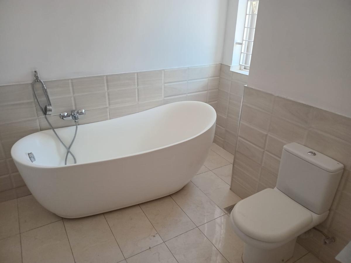 5 Bed Villa with En Suite at Convent Road - 5