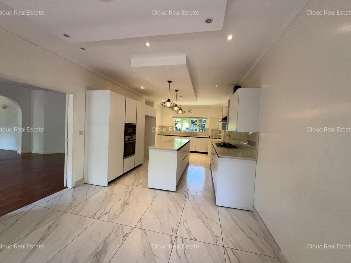 Commercial Property with Parking in Lavington - 4