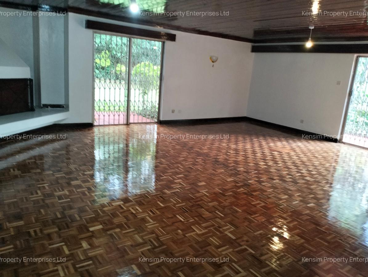 5 Bed House with En Suite in Lavington - 14