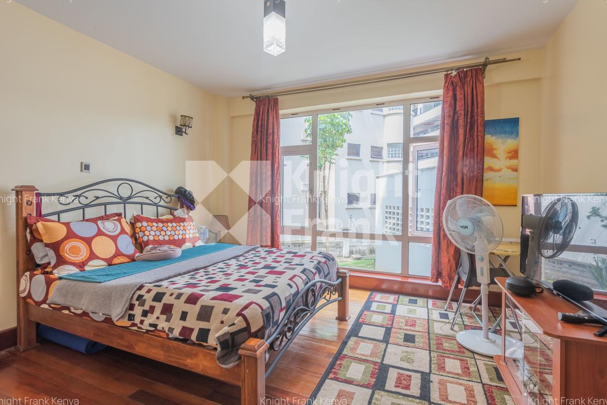 3 Bed Apartment with En Suite at One Riverside Drive - 6