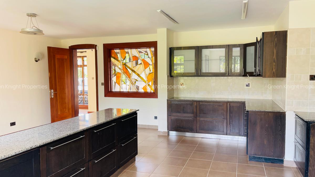 5 Bed House with En Suite in Runda - 13