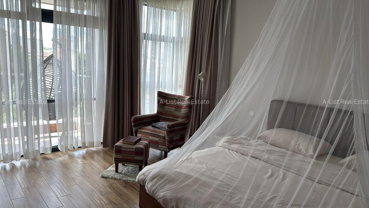 4 Bed Apartment with En Suite at Riverside Drive - 12