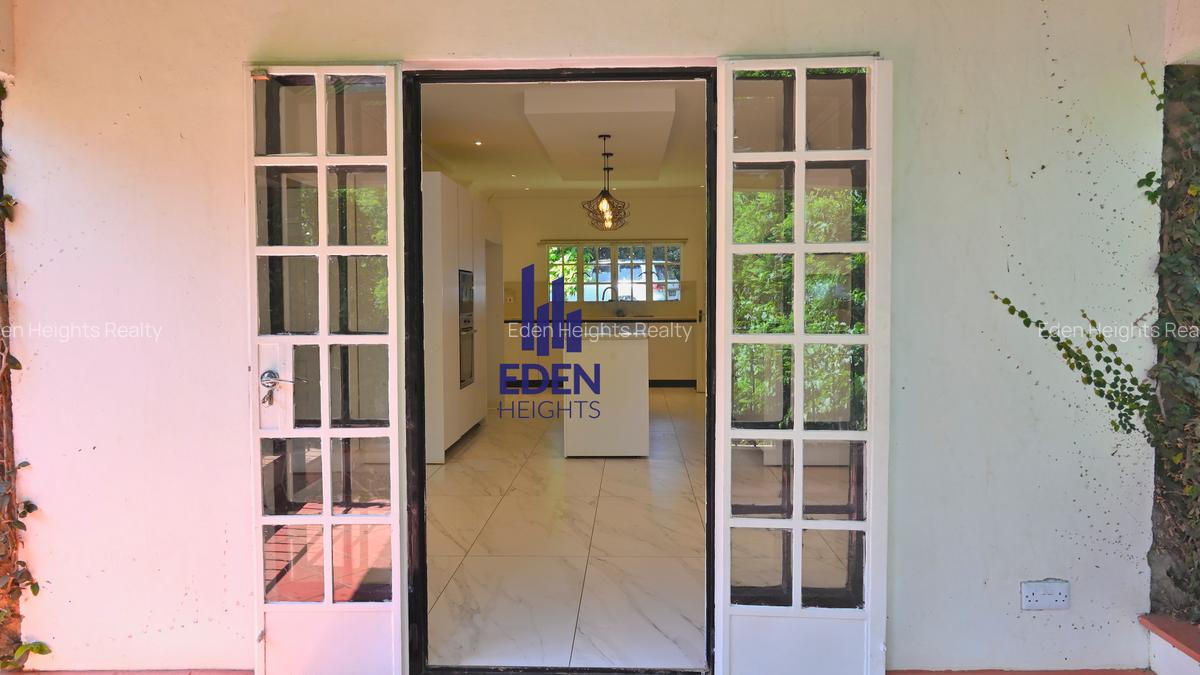 4 Bed House with En Suite in Lavington - 3