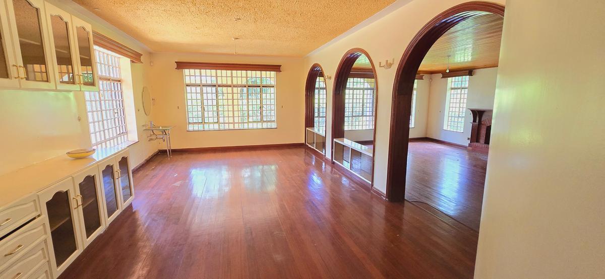 5 Bed House with En Suite at Flem Tree - 4
