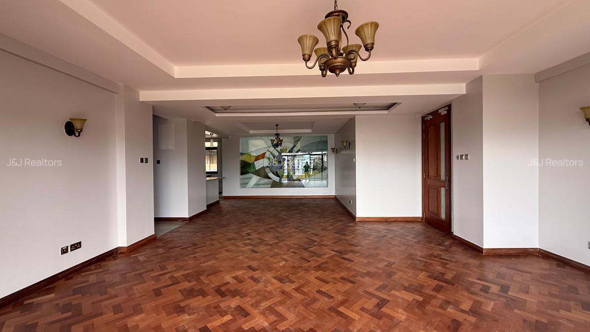 3 Bed Apartment with En Suite in Riverside - 6