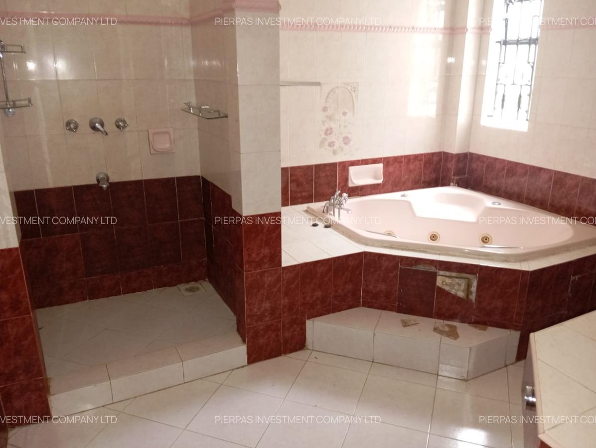 5 Bed Townhouse with En Suite in Riverside - 6