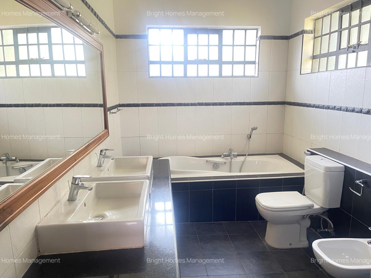 4 Bed Townhouse with En Suite in Spring Valley - 11