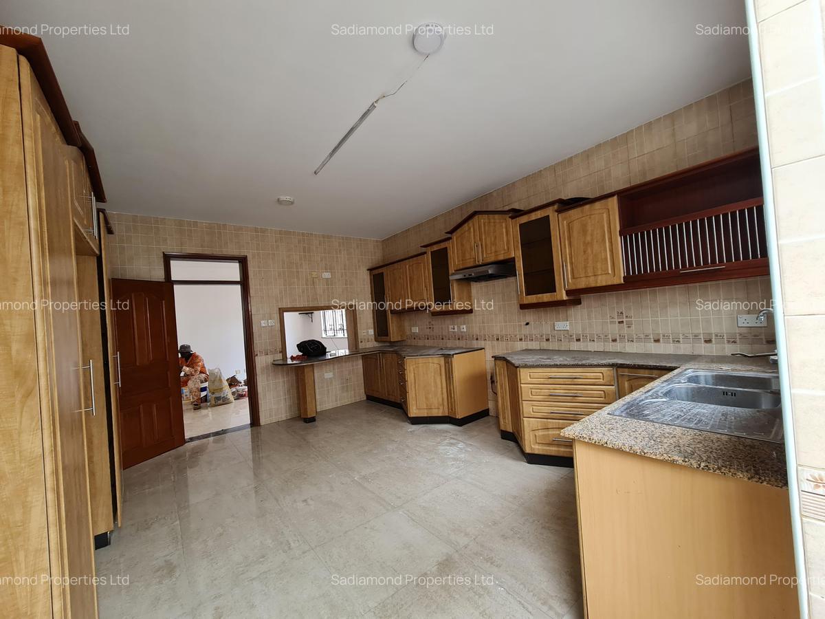 4 Bed Townhouse with En Suite at Brookside Drive - 3