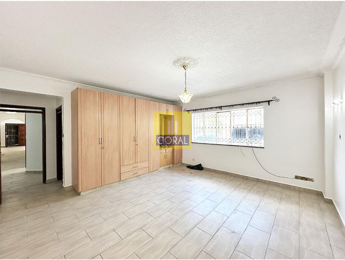 4 Bed Apartment in Parklands - 11