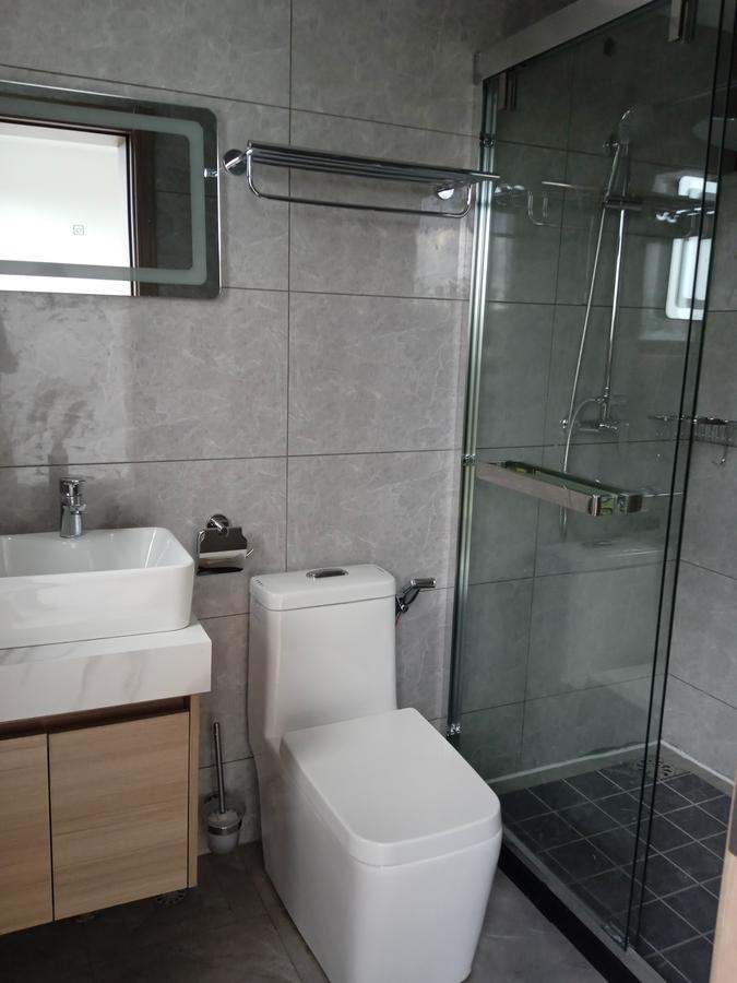 Serviced 3 Bed Apartment with En Suite at Riverside Drive. - 7